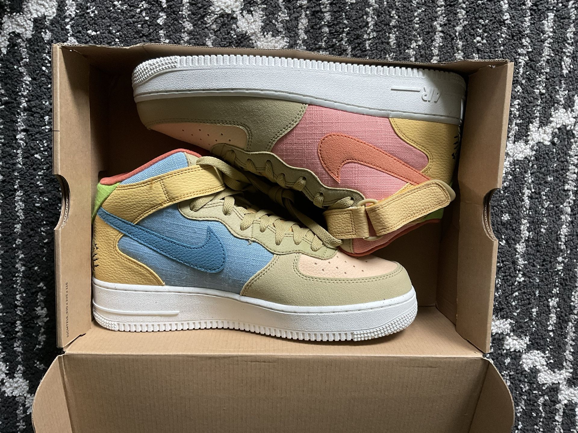 Nike Air Force 1 Mid ‘07 Lv8