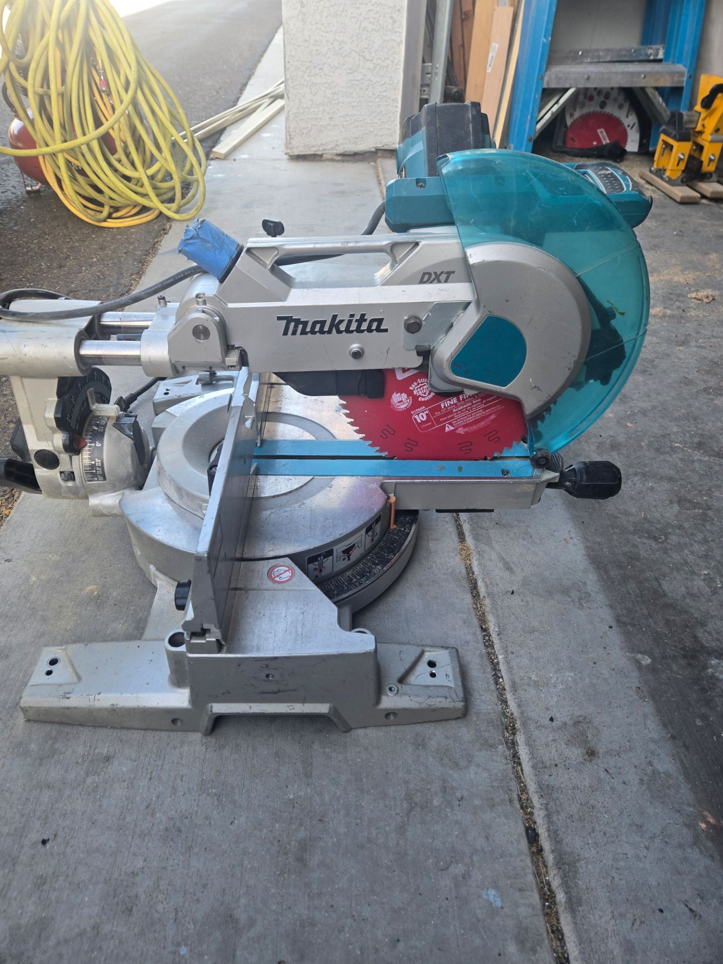 Mikita ls1016 compound mitter saw
