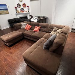 Spacious 3-Piece Sectional Couch