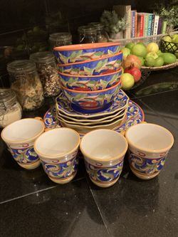 Pfaltzgraff - Villa della Luna 16 pc Dinnerware Set