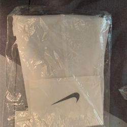 Nike Knee Pad Brand New . Color- White, Size- X-Large