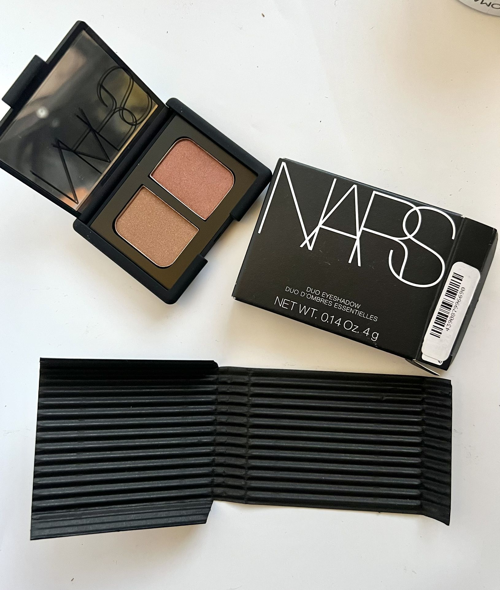  NARS eyeshadow duo ~ Surabaya ~ Full-size 0.14oz 4g Neutrals Brand New In Box.    Brand new , never used or try   Box not perfect , old version , 4g