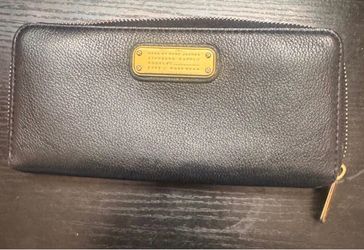 Marc Jacob’s long zip around wallet