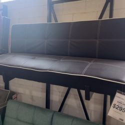 Black Futon 