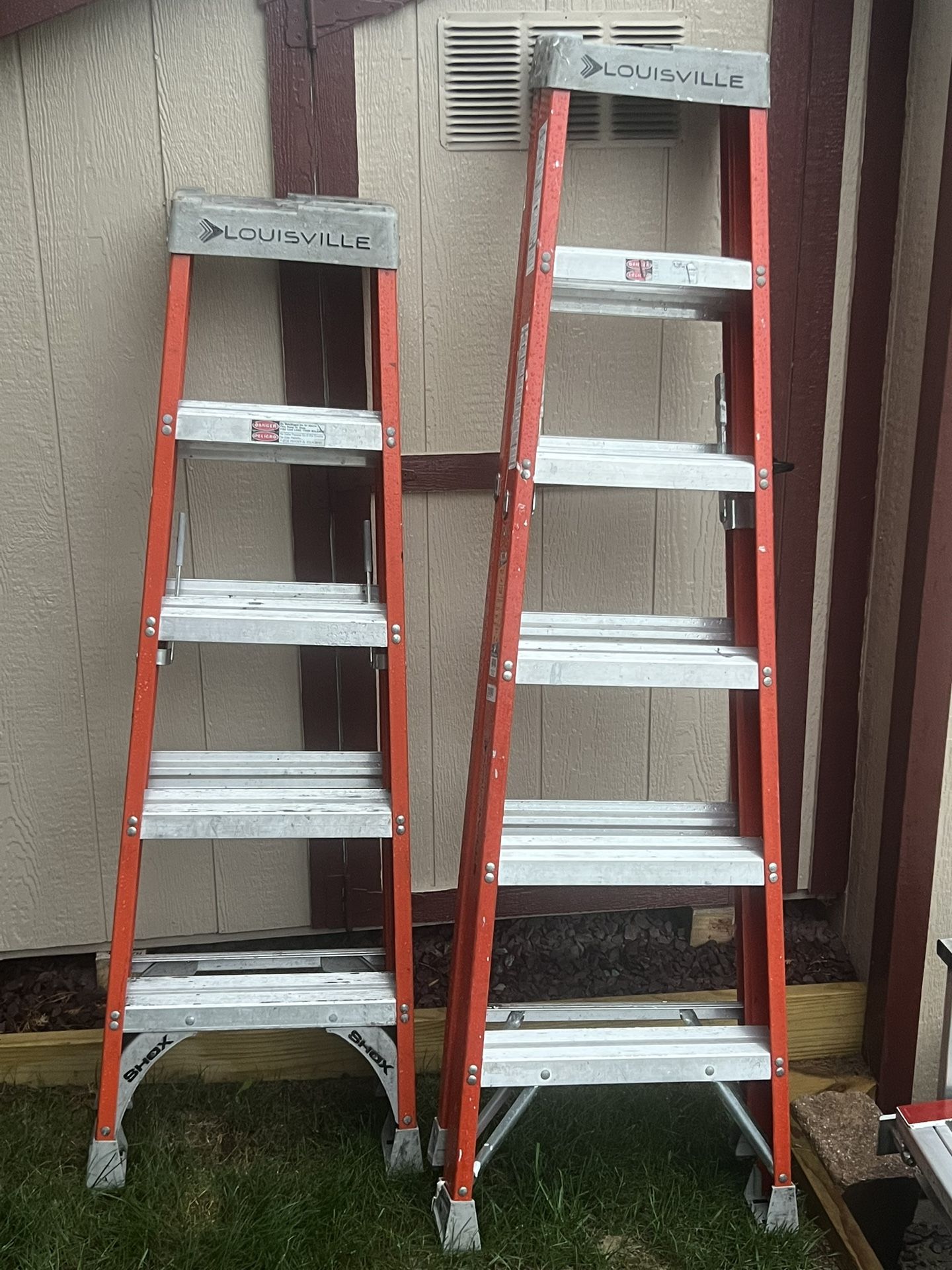 Louisville 6 Ft Ladder 300 Lb Capactiy