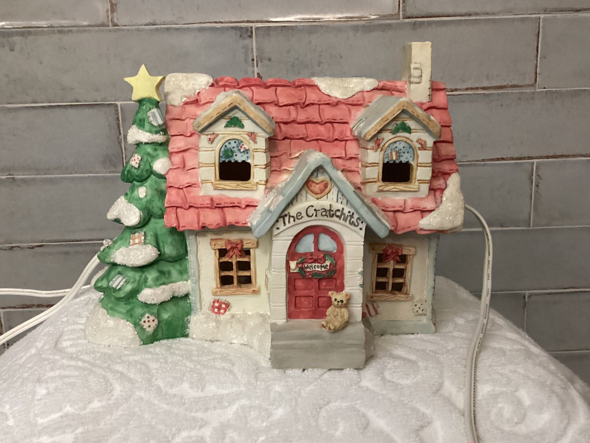 Vintage Cherished Teddies “A Christmas Carol” The Crachits House Nightlight