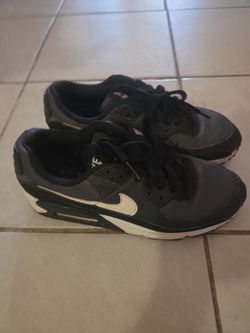 Women's NIKE AIR MAX size 6.5