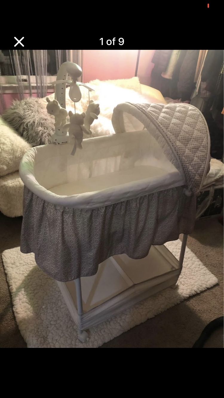 Serta iComfort Auto Glide Bassinet