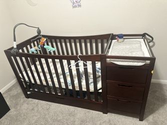 Baby CRIB with Lounge Table