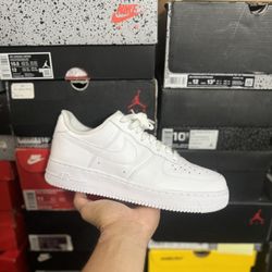 Nike Air Force 1 Low White size 9 VNDS 