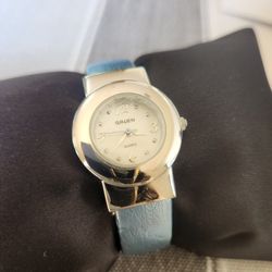 Gruen Silver Quartz Women's Round Watch 