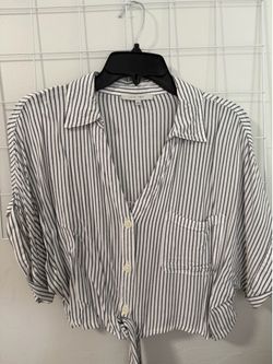 Women’s Cropped Blouse- Size Large