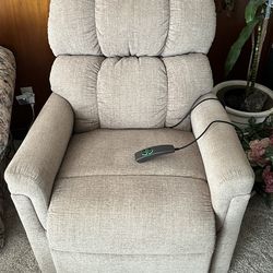 Electric recliner with forward lift