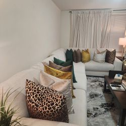 Sectional and Accent Chairs For SaleFor Sale