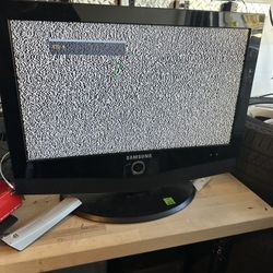 Samsung LN-S2338W 23” LCD TV with Remote