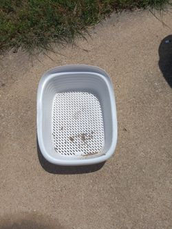 Litter box baskets
