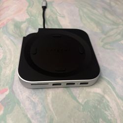 Mac mini M4 Hub & Stand