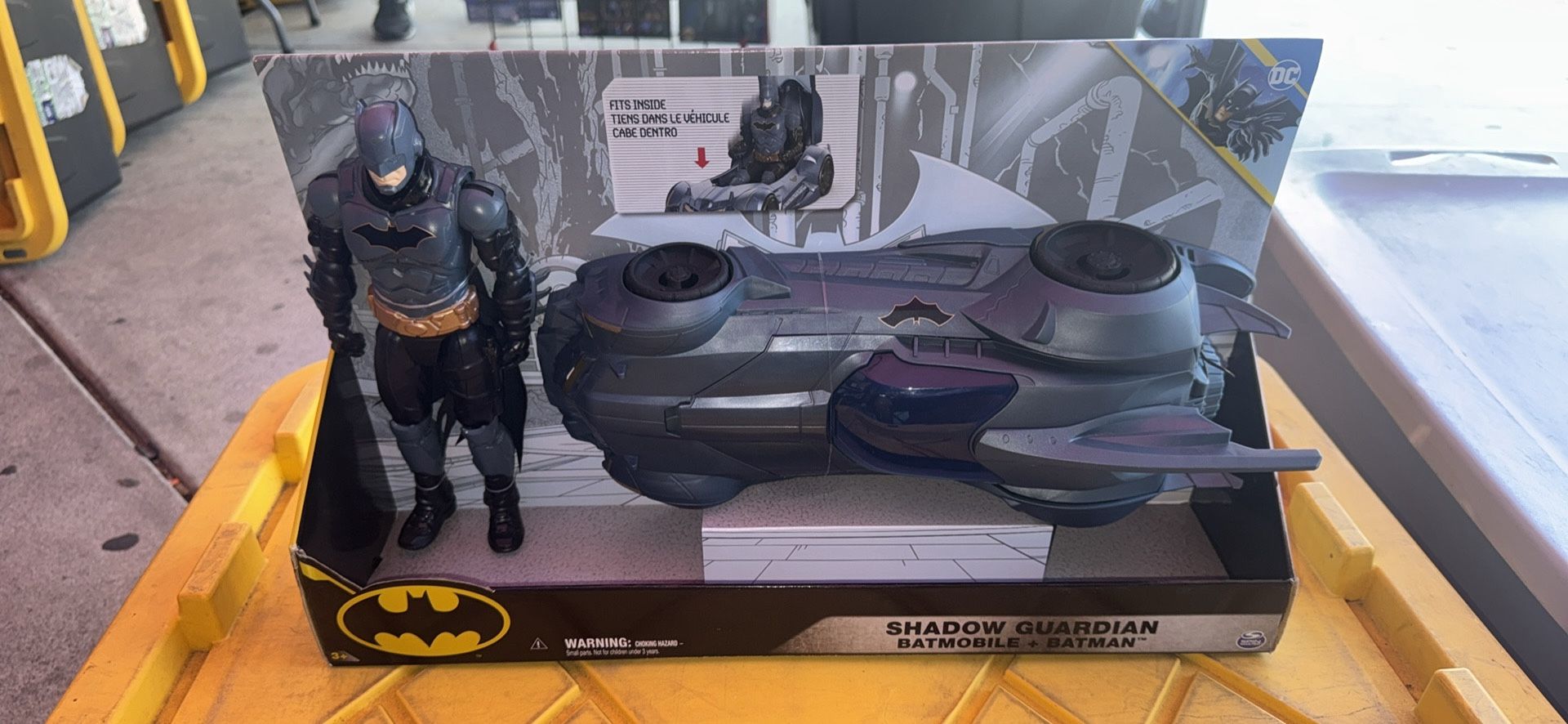 DC Comics - Batmobile + 30 Cm Action Figure - Batman Action Figure