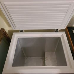 Deep Freezer Barely Use Like New Condition 