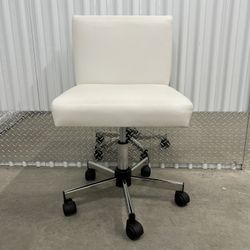 Manicure Technician Stools (9 Stools)