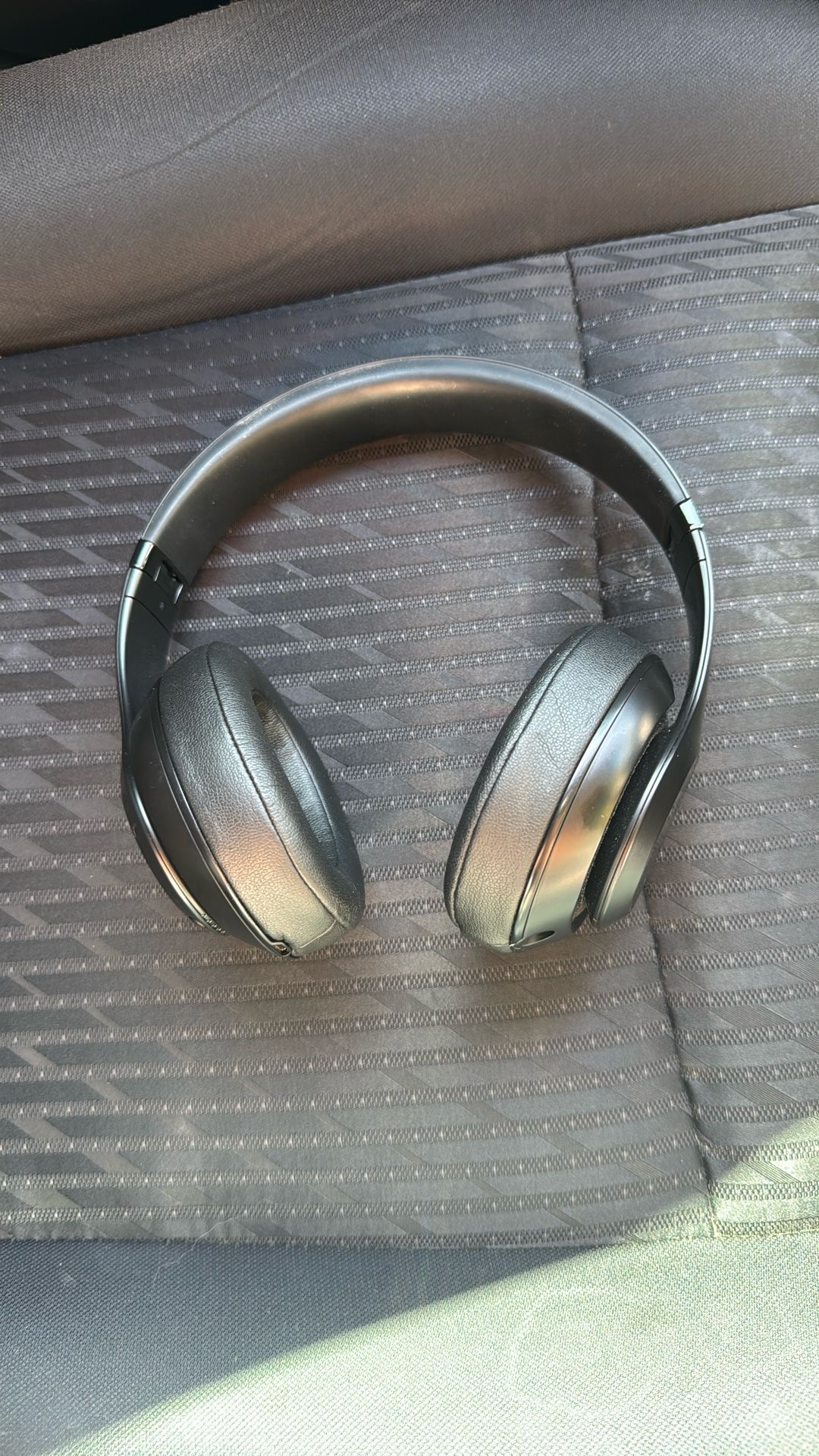 Beats Studio 3 Cancelling Noise