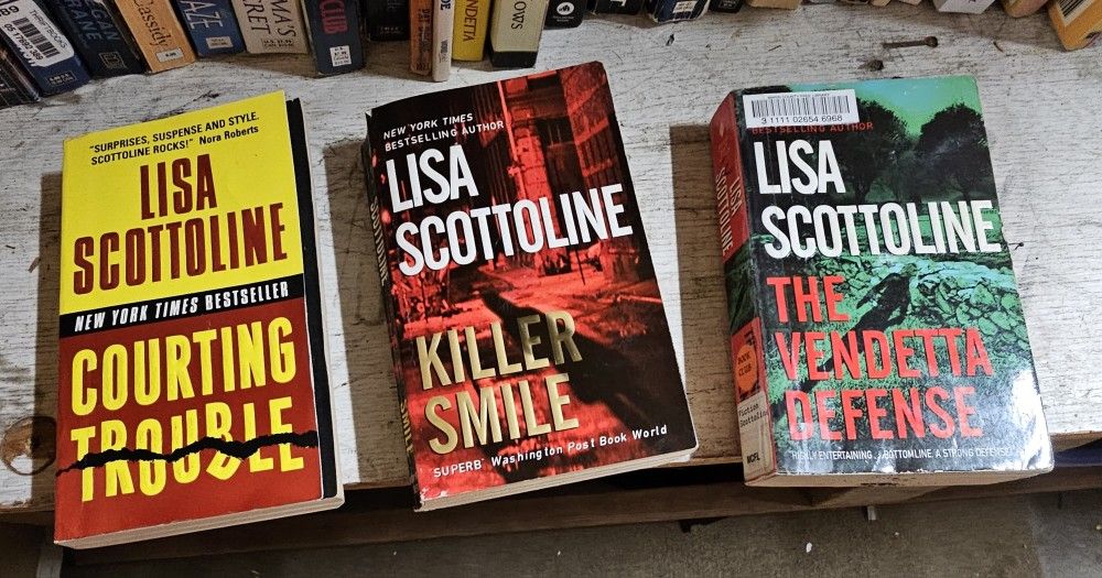 Lisa Scottoline Paperbacks - $5.00/all - Macki's Books n More