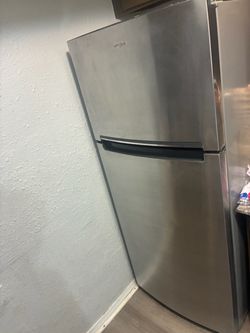 Whirlpool Stainless Steel Top-Freezer Refrigerator