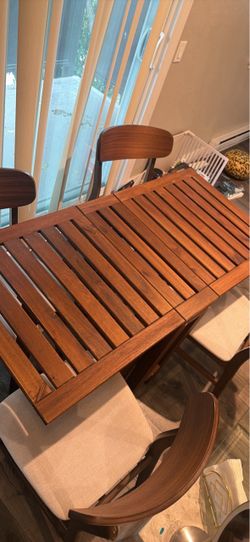 Dining/ Patio Foldable Table and Christopher Knight Chairs (4) in Walnut