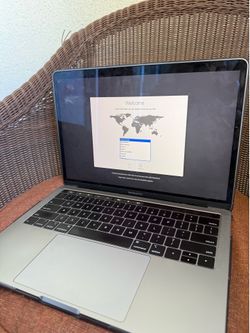 Apple MacBook Pro 13” (2018) – Touch Bar – 4 Thunderbolt 3 Ports
