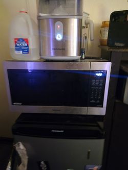 Panasonic Microwave w/ Power Inverter Technology