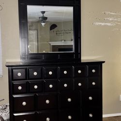 Solid Wood Dresser With Detachable Mirror 