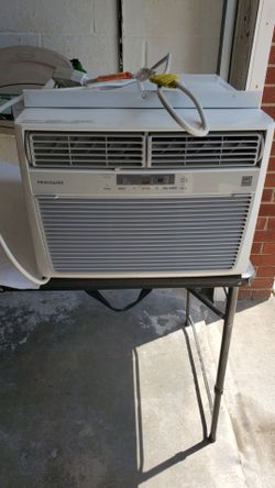 FRIGIDAIRE 10,000 BTU A.C. UNIT CLEAN QUIET EFFICIENT UNIT WORKS GREAT ENERGY STAR RATED CAN COOL A LARGER AREA