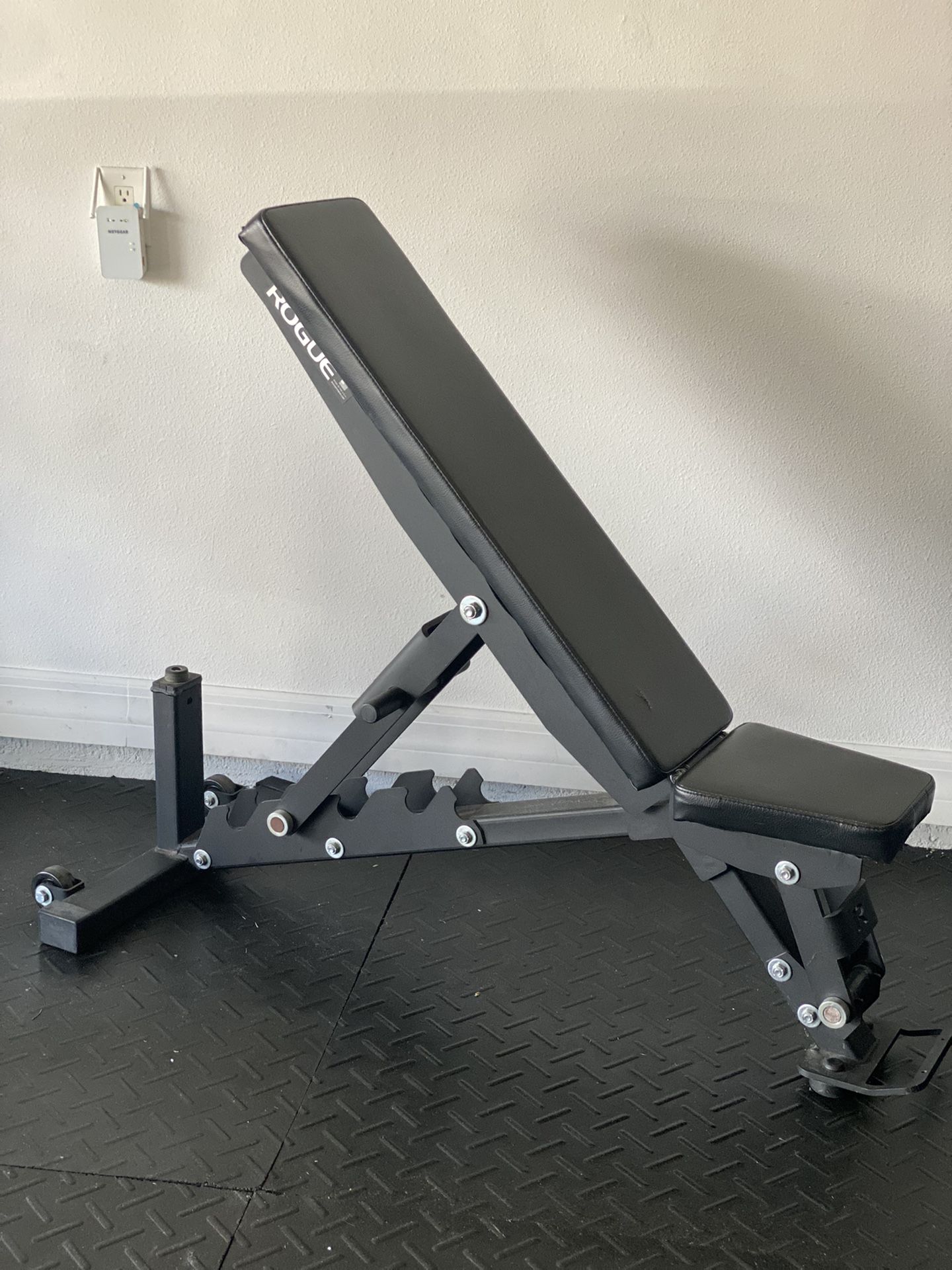 ROGUE ADJUSTABLE WEIGHT BENCH 2.0