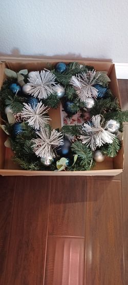 Pre-Lit 24 Inch Christmas Wreath