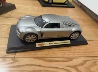 MAISTO 1998 Silver AUDI SUPERSPORTWAGEN ROSEMEYER 1:18 Scale DIECAST Car on Base