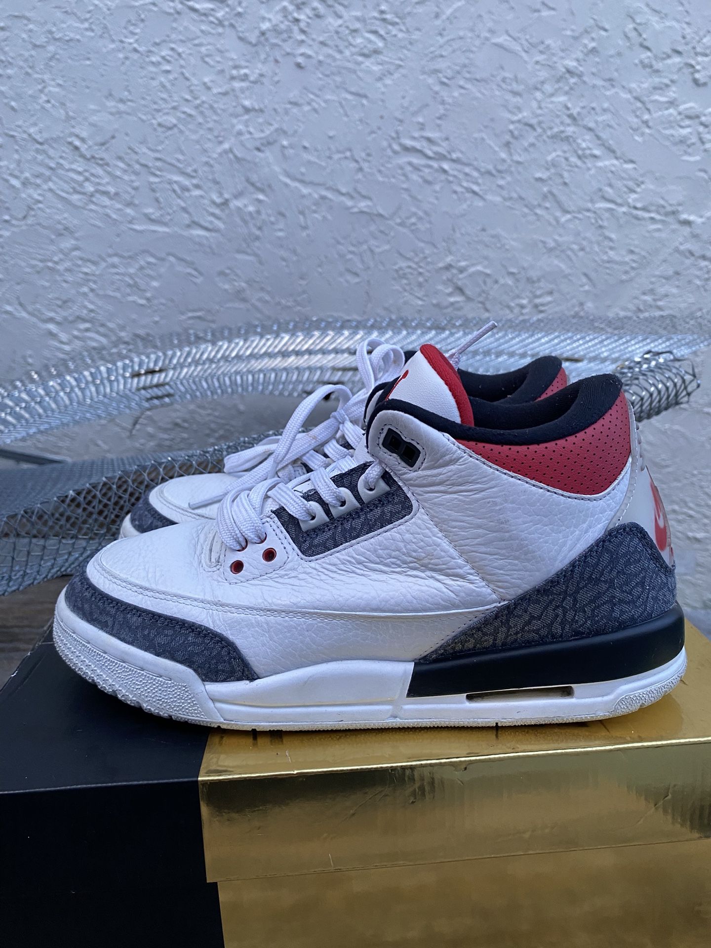Size 7y / Women’s 8.5 - Jordan retro 3 Fire Red Denim