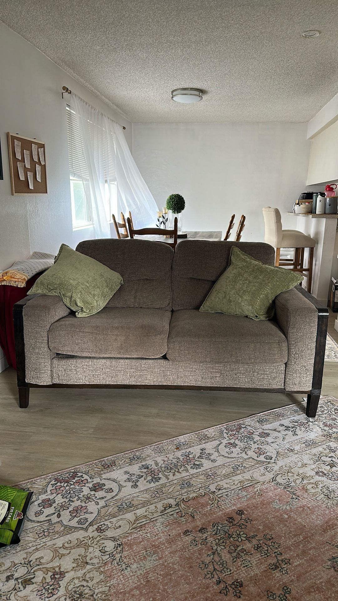 FREE – 2 Couches (Bellevue)