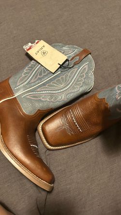 NWT arait performance boots women