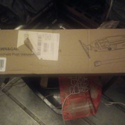***Brand New In The Box *** Handheld Pool Cleaner