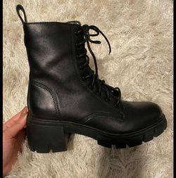 Combat boots size 5 1/2