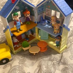 Toddler ‘s Cocomelon Playsets