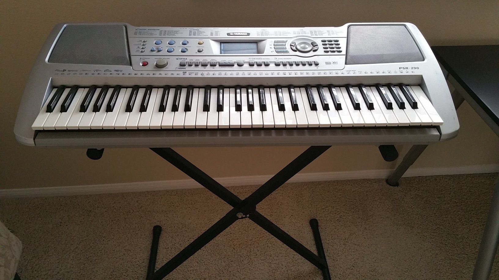 Yamaha PSR-290 keyboard with stand