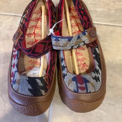 Brand New Keen Flats 