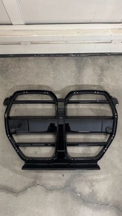 G82 M4 Gloss Black Grille