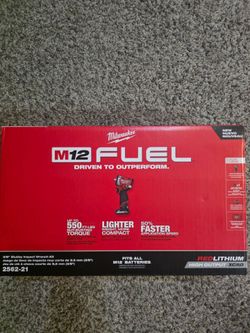 Milwaukee M12 FUEL 3/8" Stubby Impact Wrench Kit