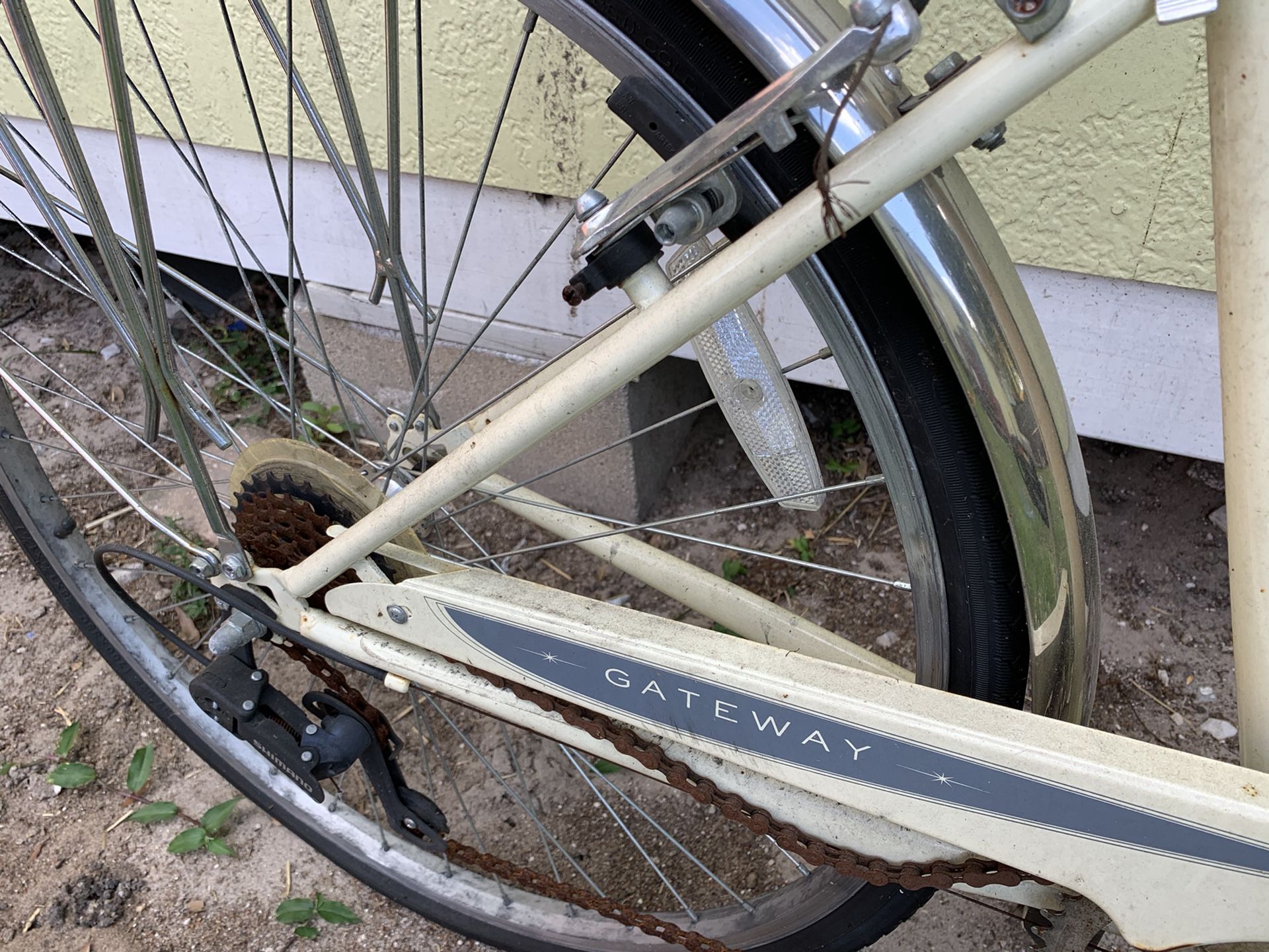 schwinn gateway 28 hybrid bike cream