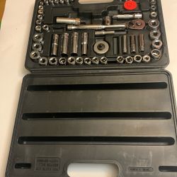60 Pieces Tool Set With Case