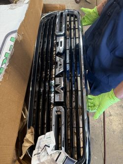 OEM Ram 1500 Grill