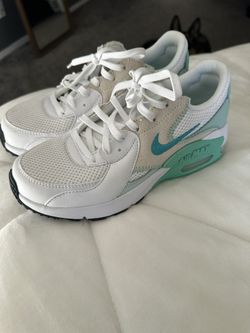 Women’s 6 Nike air max