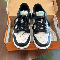 Nike Size 6 Youth Shoes